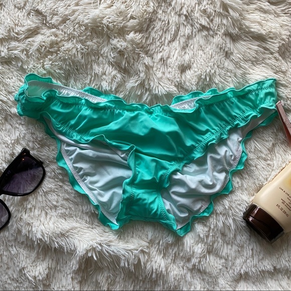 VS The Ruffle Cheeky - Picture 2 of 6